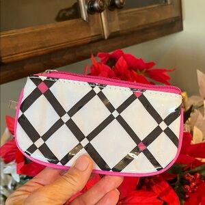 Coin Purse Vinyl Zip Wallet White Black Criss Cross Pink Accent New